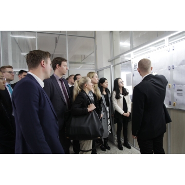 团体制服订做周期解析：企业工服定